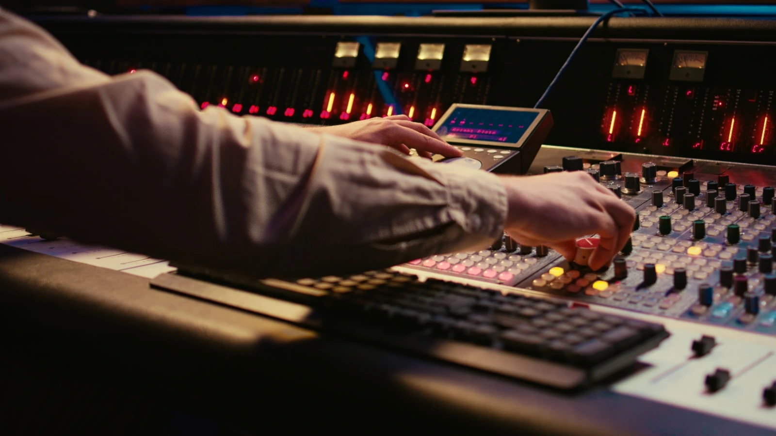 Audio Visual Solutions for a modern meeting room in Oman by Al Nahla.