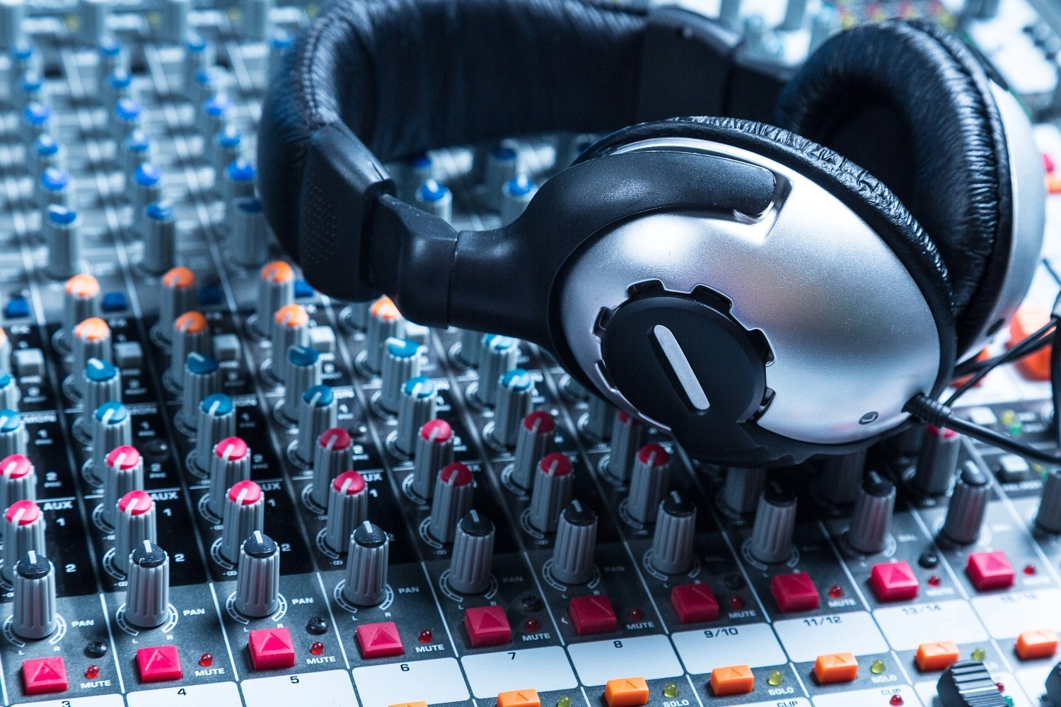 Professional audio visual services and event production setup by Al Nahla in Oman.